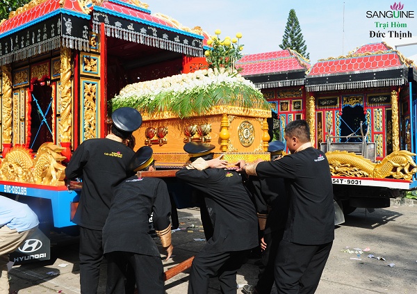 Thuê Xe Tang: Khi chúng ta mất đi một người thân quan trọng, lễ tang sẽ là giờ phút để tưởng nhớ và tiễn biệt những kỷ niệm tuyệt vời. Việc thuê xe tang là một trong những cách để chuẩn bị cho lễ tang tốt nhất. Hãy xem hình ảnh về dịch vụ thuê xe tang để hiểu thêm về sự thuận tiện và chuyên nghiệp của nó.